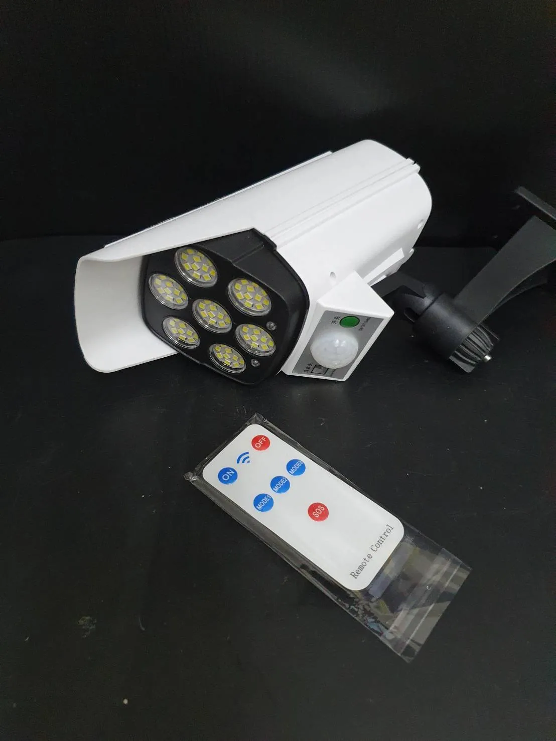 پروژکتور خورشیدی دیواری طرح دوربین